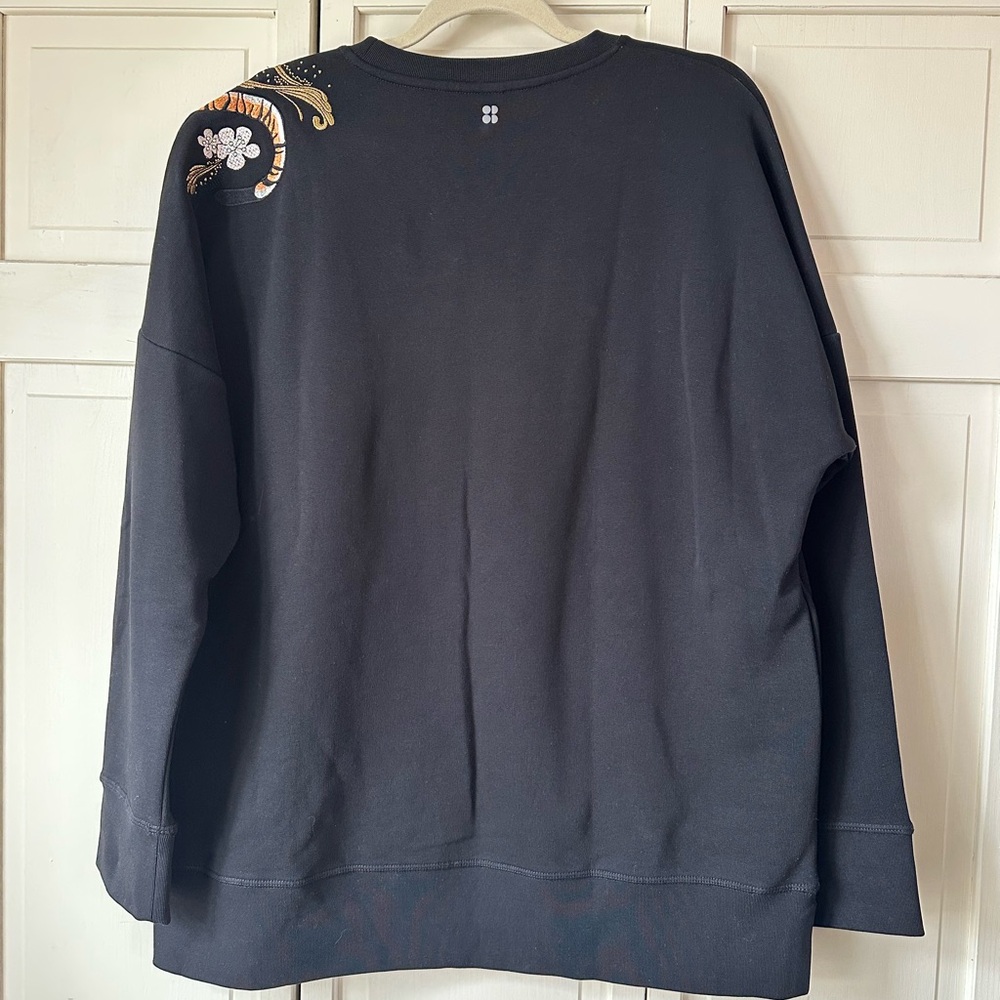 Sweaty Betty Black Crewneck Embroidered Tiger Sweatshirt - Picture 3 of 11